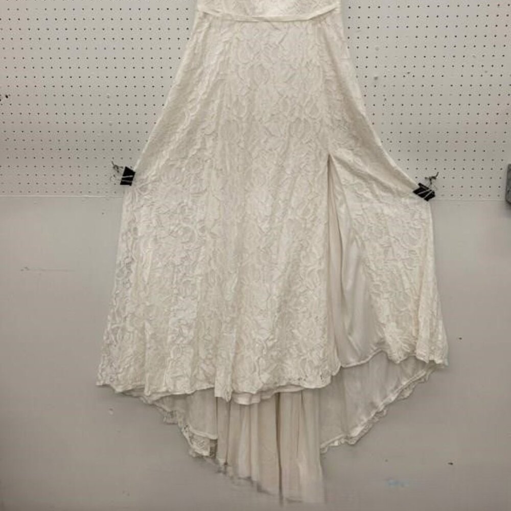 NWT DB Ivory wedding dress, square back allover stretch lace sweetheart size 14 - Picture 5 of 11